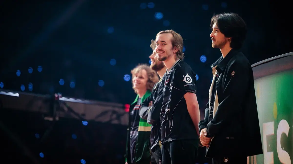 Gaimin Gladiators standing together waiting for their match to begin at TI13