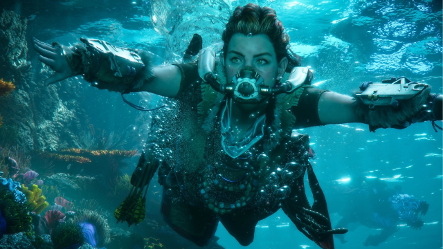 Aloy swimming underwater in Horizon Forbidden West