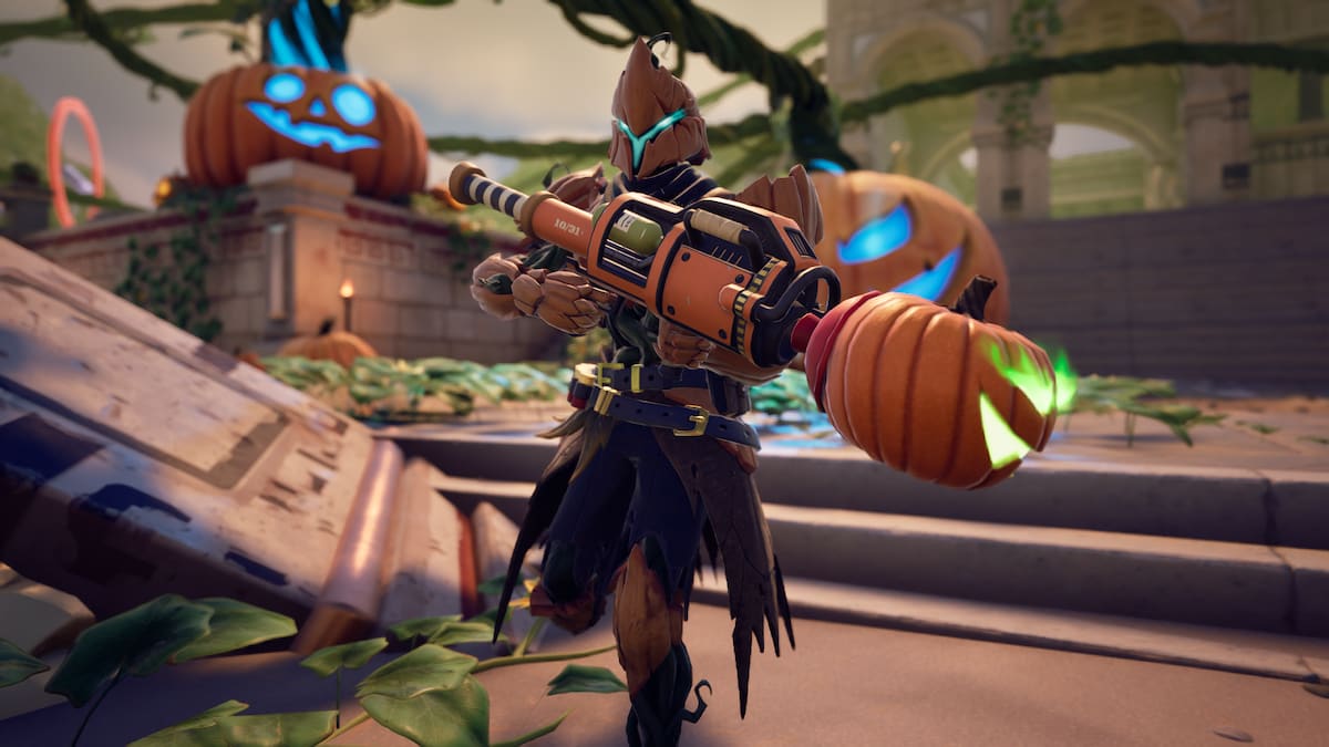 Ultima Carver running with a Pumpkin Launcher in Fortnite.