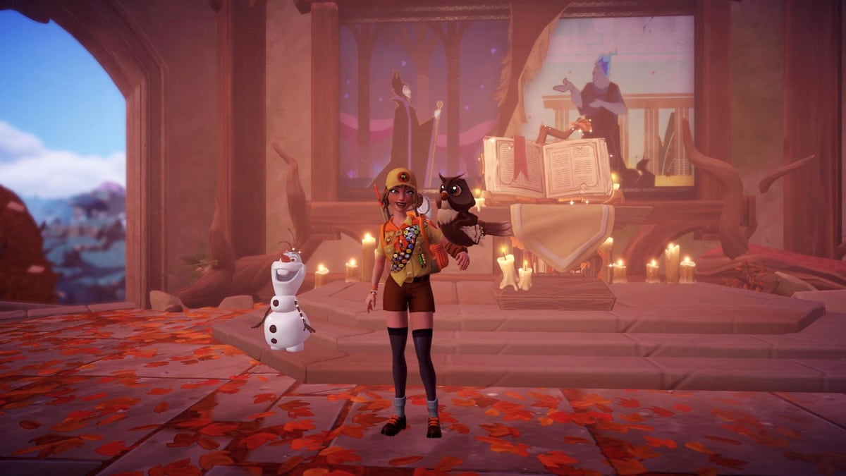 A player holding an Owl while standing next to Olaf and the Lorekeeper in Disney Dreamlight Valley.