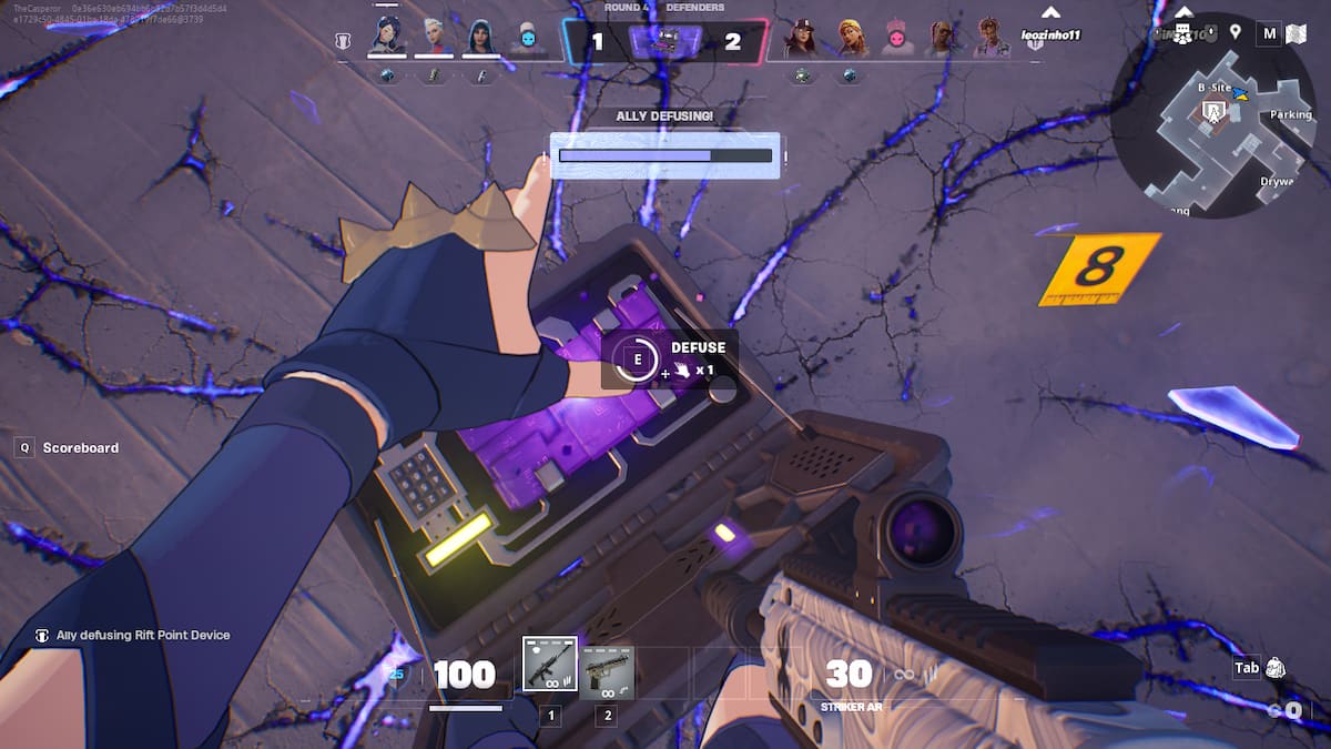 Picture showing a player defusing a Rift Point Device in Fortnite Ballistic.