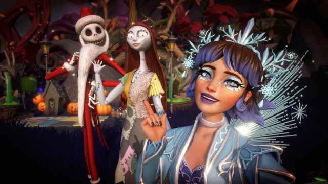 A player with brown and blue hair and an icy crown smiling and pointing at Jack and Sally standing behind them in Disney Dreamlight Valley.