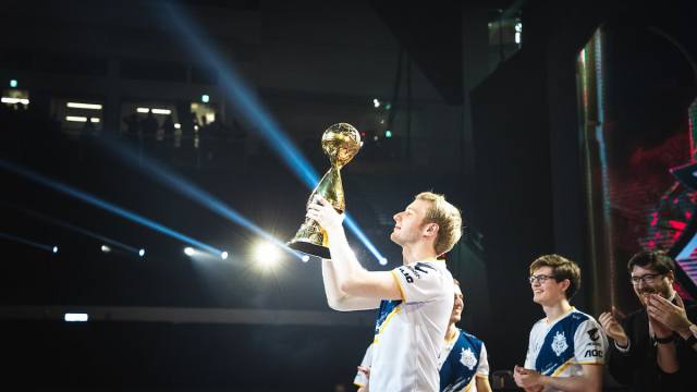 Picture showing Jankos lifting the 2019 League of Legends Mid-Season Invitational cup at the Taipei Heping Basketball Gymnasium on May 19, 2019 in Taipei, Chinese Taipei.