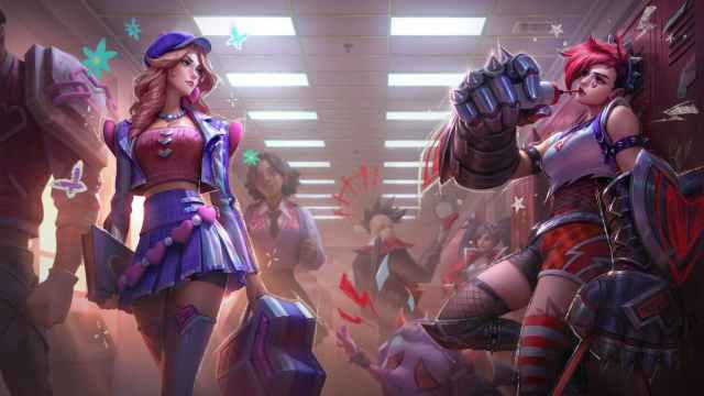 A splash art from League of Legends that features Caitlyn and Vi in Heartthrob outfits inspired by high school sweethearts.