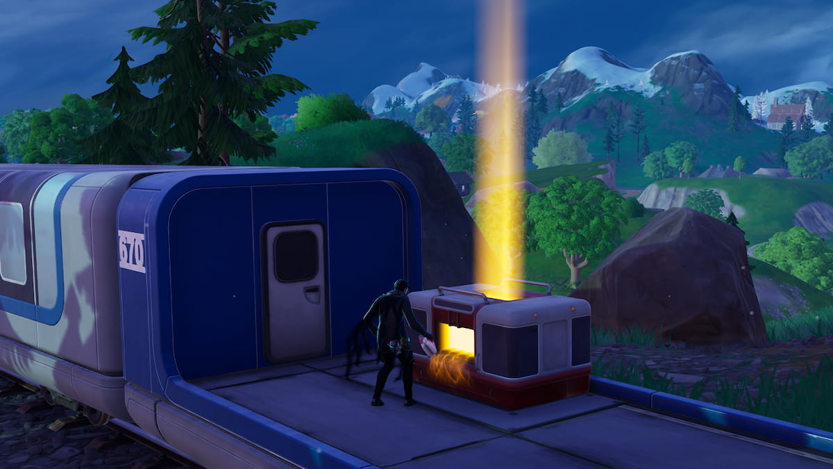 Picture showing the player hacking the Train Heist chest in Fortnite.