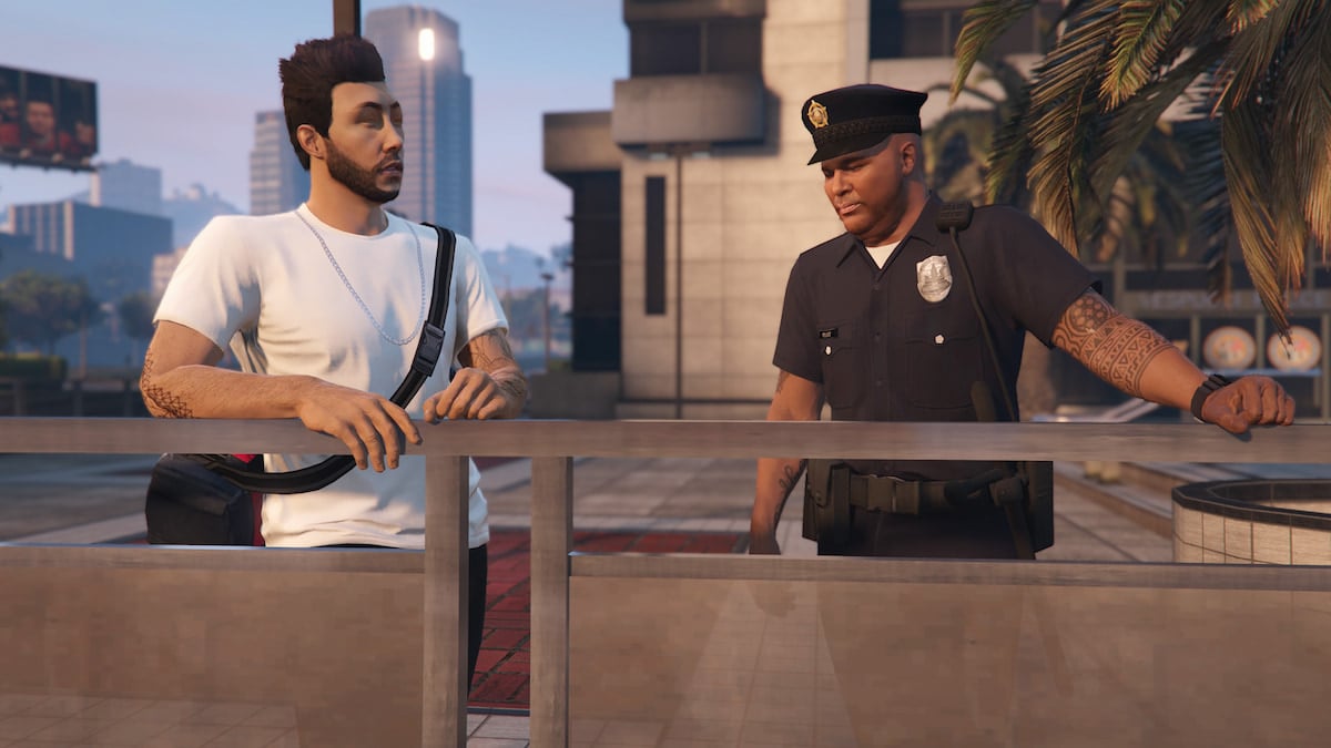 Player character and Vincent talking in front of the police station in GTA 5