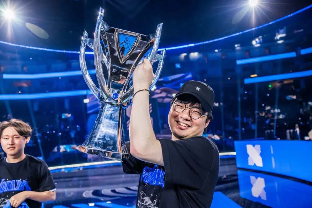 BeryL lifts the Summoner's Cup at Worlds 2022 for DRX.